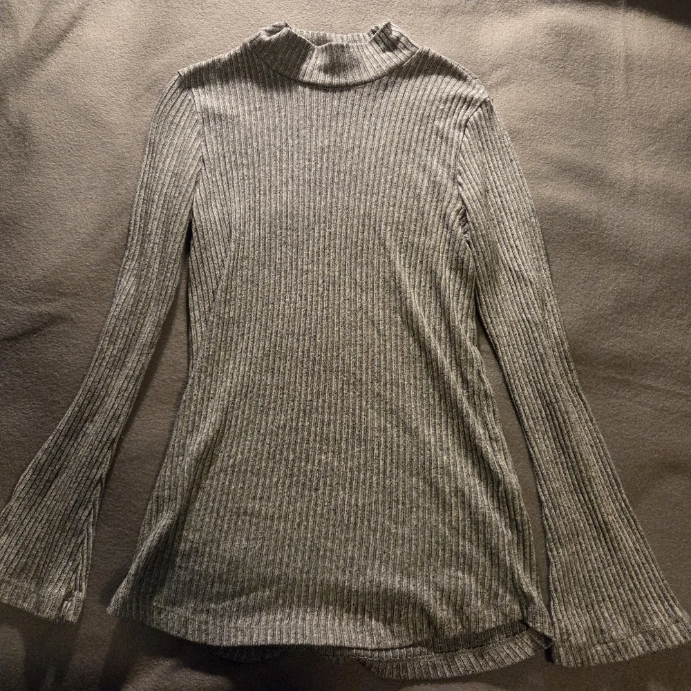 H&M Gray Ribbed Turtle Neck - Picture 1 of 3